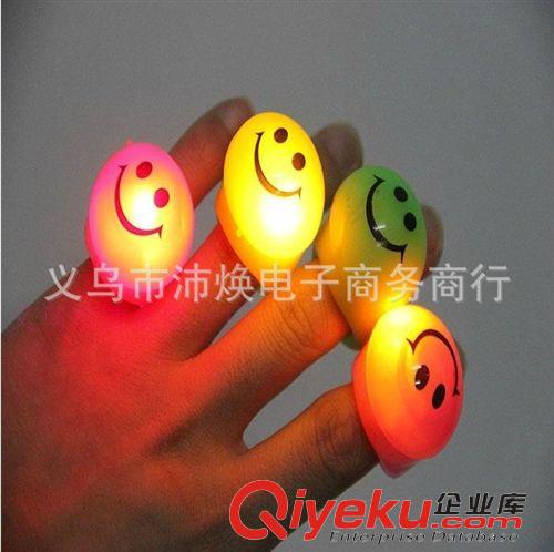 發(fā)光玩具 笑臉軟膠閃光戒指/LED戒指燈/發(fā)光軟膠戒指燈/多款戒指手指燈批發(fā)原始圖片3