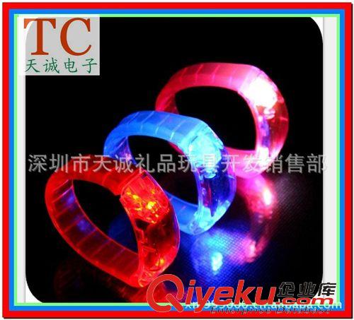 發(fā)光手腕帶 發(fā)光時(shí)尚手鐲   塑料發(fā)光手鐲  發(fā)光聲控手鐲  led塑料手鐲
