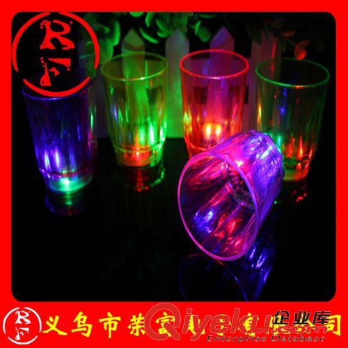 LED發(fā)光酒杯 發(fā)光LED七彩酒杯 可樂杯 夜光塑料杯子 創(chuàng)意閃光杯子 發(fā)光菠蘿杯原始圖片2