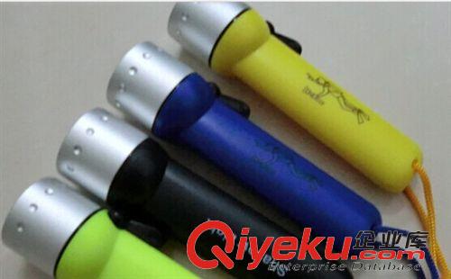強光潛水手電筒 大功率國產(chǎn)燈泡 專業(yè)潛水手電筒 戶外必備 強光防水手電筒200克原始圖片3