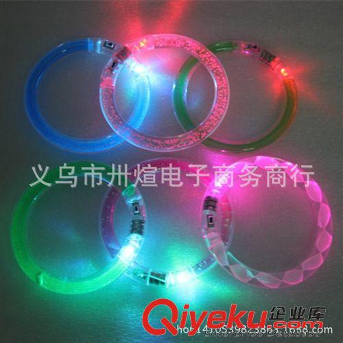 發(fā)光手環(huán)手鐲 新款萬圣節(jié)閃光珠子項(xiàng)鏈地?cái)偀豳u夜光卡通七彩發(fā)光掛件廠家直銷