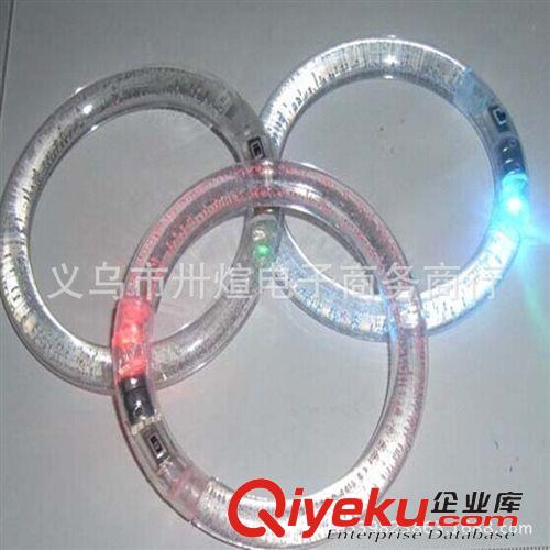 發(fā)光手環(huán)手鐲 義烏廠家批發(fā)led閃光七彩發(fā)光手環(huán) 發(fā)光亞克力LED手鐲 地?cái)偀豳u(mài)原始圖片3
