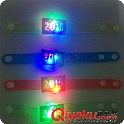 發(fā)光手環(huán)手鐲 廠家直銷軟膠2015新年款手表發(fā)地?cái)傌浽窗l(fā)光卡通手環(huán)閃光手鐲