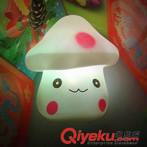 夏天熱賣發(fā)光玩具 新奇特 LED七彩發(fā)光變色蘑菇燈表情小夜燈減壓小人燈開心57原始圖片2