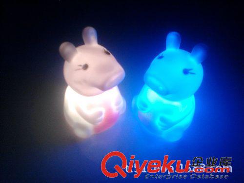 新品上市 廠家直銷2014{zx1}款豬小妹七彩小夜燈夜市地攤燈批發 帶電池原始圖片3