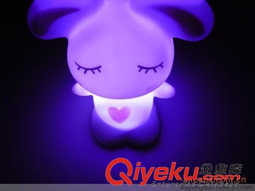 七彩小夜燈 廠家直銷七彩大象地?cái)傄故行∫篃?夏季熱賣貨源批發(fā)