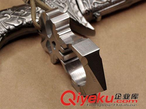 EDC多功能工具 鈦合金骷髏EDC掛件戶外防身用品防身武器破窗碎玻璃逃生工具原始圖片3