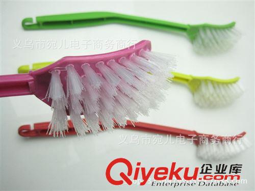 2014新品發(fā)布區(qū) 一元店熱銷產(chǎn)品 塑料手柄 方形衛(wèi)生刷 馬桶清潔刷子 地攤貨源原始圖片2