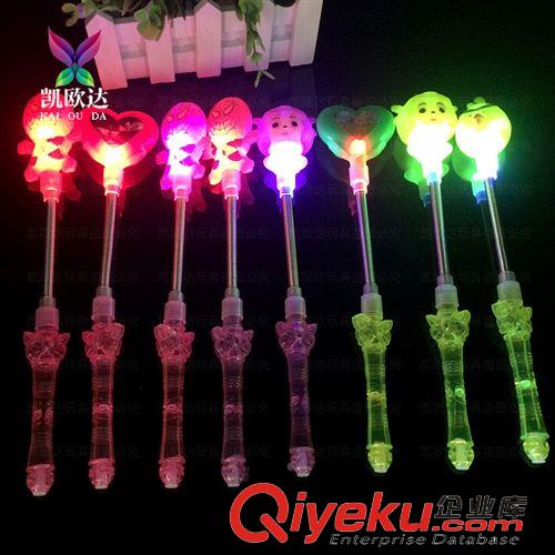 玩具系列 卡通彈簧閃光棒帶口哨熒光棒LED電子棒兒童地攤發光玩具貨源批發
