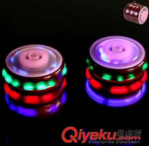 地攤熱賣玩具 tj批發(fā)新款七彩電動音樂閃光仿木陀螺動感音樂陀螺玩具兒童玩具原始圖片2