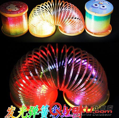 發光玩具 兒童魔力七彩夜光塑料彈簧發光彩虹圈 兒童彩虹圈玩具地攤熱銷