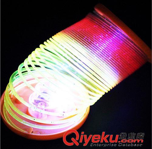 發光玩具 兒童魔力七彩夜光塑料彈簧發光彩虹圈 兒童彩虹圈玩具地攤熱銷原始圖片2