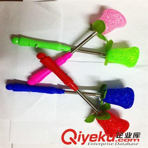 熒光棒系列 玫瑰花熒光棒 搖搖棒 閃光發(fā)光玫瑰花粒子燈 地?cái)傄故袩豳u貨源原始圖片3