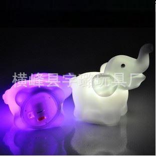 發(fā)光玩具 地?cái)偀豳u產(chǎn)品 七彩大象小夜燈廠家直銷led燈 可定制 量大從優(yōu)50g原始圖片3