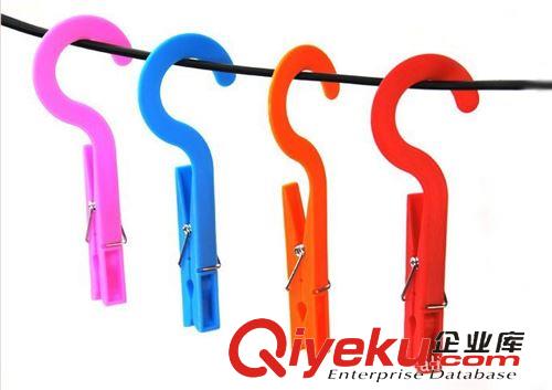 創(chuàng)意家居用品 義烏地?cái)傌浽磁l(fā)多功能帶掛鉤便利夾(2個(gè)裝)  塑料夾子 日用百貨原始圖片2