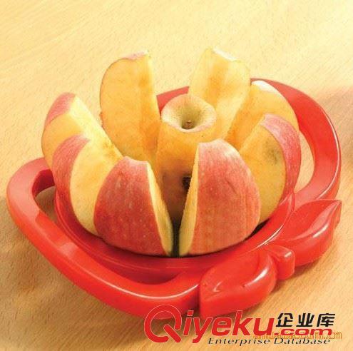 創(chuàng)意家居用品 擺地?cái)傎u什么 6款卡通木質(zhì)兒童衣架 寶寶衣架 卡通木制衣架批發(fā)