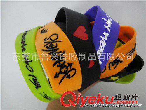 硅膠飾品 手環(huán) 項鏈 運動禮品 夜光硅膠手環(huán) 硅膠手環(huán)夜光 發(fā)光熒光硅膠手環(huán)