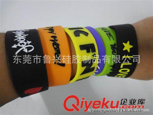 硅膠飾品 手環(huán) 項鏈 運動禮品 夜光硅膠手環(huán) 硅膠手環(huán)夜光 發(fā)光熒光硅膠手環(huán)