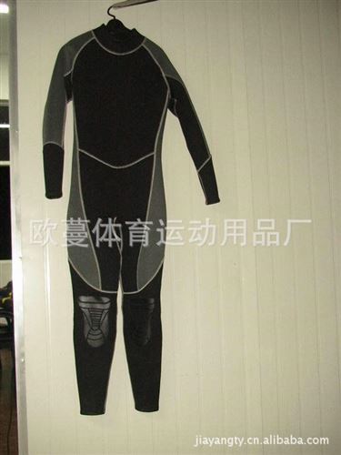 潛水用品 沖浪衣(各種樣品.圖樣及尺寸按客人要求打樣標(biāo)準(zhǔn)生產(chǎn)大貨)