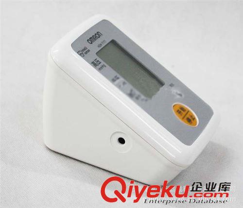 血壓計(jì)系列、血氧儀 供應(yīng)歐姆龍HEM-7117上臂式全自動電子血壓計(jì) 家用血壓計(jì)批發(fā)原始圖片3