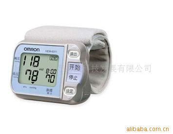血壓計(jì)系列、血氧儀 供應(yīng)歐姆龍HEM-7117上臂式全自動電子血壓計(jì) 家用血壓計(jì)批發(fā)