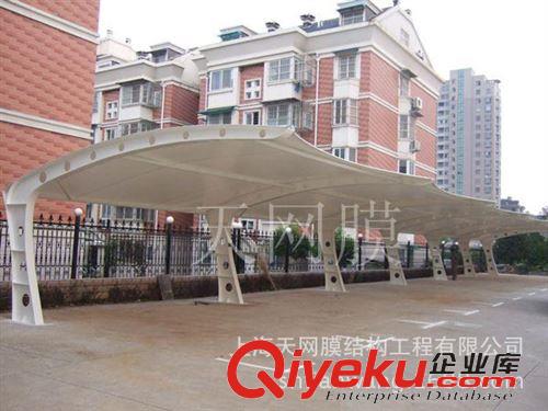 商業(yè)屋頂 自產(chǎn)自銷 景觀停車棚遮陽棚 雨棚 膜結(jié)構(gòu)車棚 T字型天網(wǎng)膜車棚原始圖片2