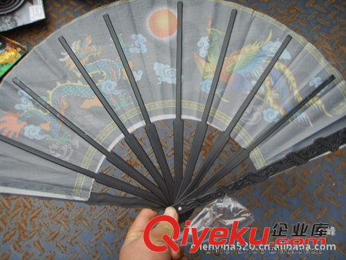 風(fēng)扇 扇子 太陽帽 折疊扇子  布扇  折扇 娟扇 折紙扇  9寸大黑扇 布扇 龍鳳扇批發(fā)原始圖片2