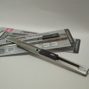 學生用品專區 得力美工刀2066 小號金屬彩色美術刀 小型優質合金鋼裁紙刀 可愛