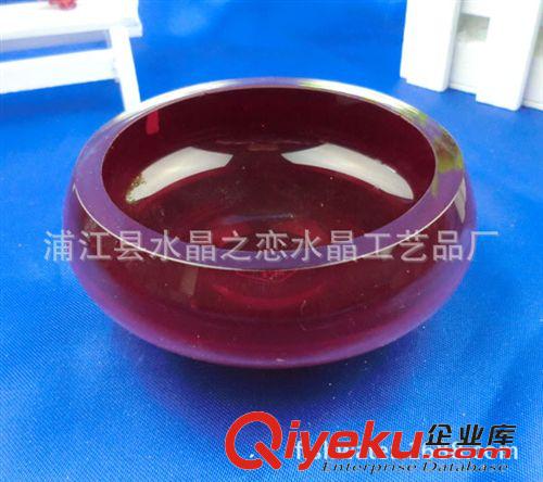 精品酒店用品 低價銷售現(xiàn)貨供應(yīng)gd大紅套色圓形水晶煙缸等水晶酒店用品