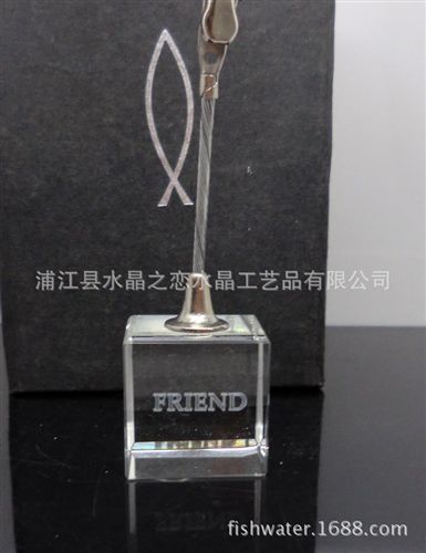 辦公、紀(jì)念品 供應(yīng)內(nèi)雕有FRIEND MUM DAD　LOVE　PECAE等英文的水晶名片夾