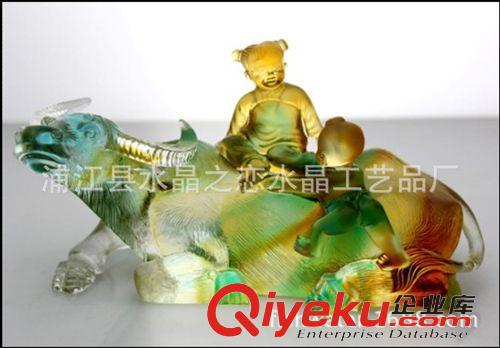 生肖年禮品 供應(yīng)勇往直前琉璃擺件  牛年琉璃禮品 超越牛琉璃擺件