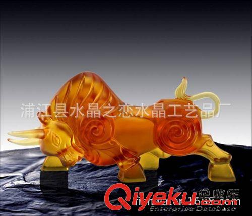生肖年禮品 供應(yīng)勇往直前琉璃擺件  牛年琉璃禮品 大號華爾街牛琉璃擺件