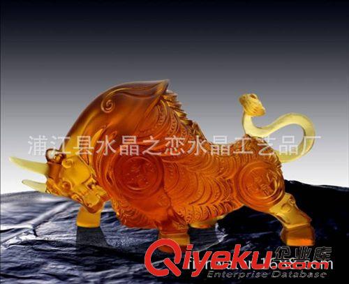 生肖年禮品 供應(yīng)勇往直前琉璃擺件  牛年琉璃禮品 大號華爾街牛琉璃擺件