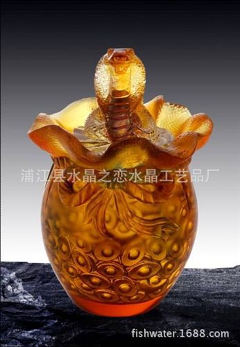 生肖年禮品 供應(yīng)gd禮品 2013癸巳蛇年禮品   財運(yùn)長虹琉璃擺件