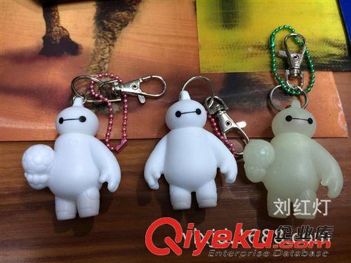 2015年4月份新产品 超能陆战队BIG HERO6Baymax机器人大白胖子拿足球挂件夜光