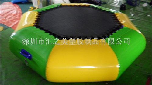 大型水上充氣運(yùn)動用品 廠家定制夾網(wǎng)布 跳床 尺寸定制原始圖片3