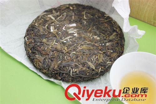 2015年店鋪爆款產(chǎn)品 2013 鑫寨茶廠 云南·臨滄 冰島古樹茶 普洱茶 生茶 批發(fā)廠價直銷原始圖片2