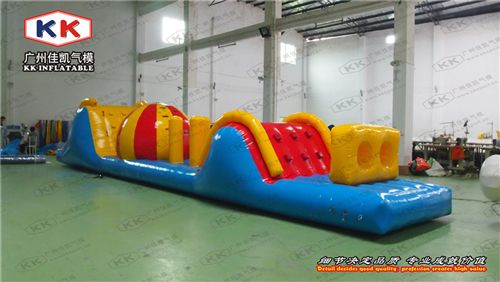 水上產(chǎn)品 佳凱廠家定制水上游樂設(shè)施水上障礙滑梯組合創(chuàng)意水上玩具廠家直銷