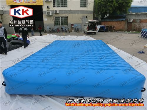 趣味/通道 佳凱定制閉氣充氣墊子水上運動水床彈跳床陸地障礙指示氣模定做