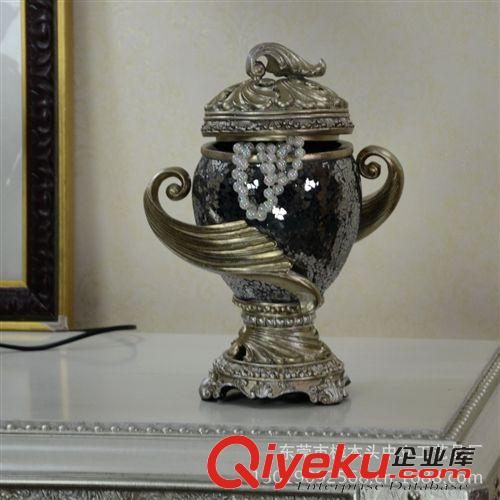 按產(chǎn)品編號查找 歐式奢華小煙灰缸 高檔樹脂馬碎玻璃飾品 酒店樣板房軟裝配飾