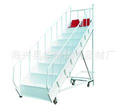 田徑用品  24座移動裁判臺 體育田徑跑道專用 升降 伸縮移動羽毛球裁判臺原始圖片3