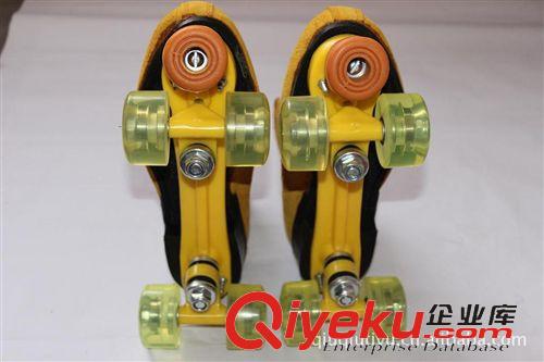 溜冰用品 直銷供應(yīng)多種輪滑鞋 強(qiáng)飛雙排溜冰鞋批發(fā) PU輪旱冰鞋原始圖片3
