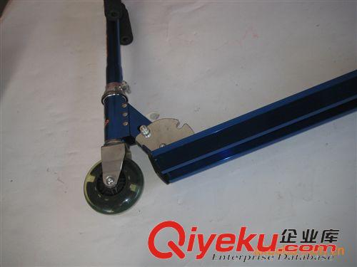 滑板車 廠家直銷 支持混批 供應(yīng)棒仔經(jīng)濟(jì)型611三輪全鋁滑板車原始圖片2