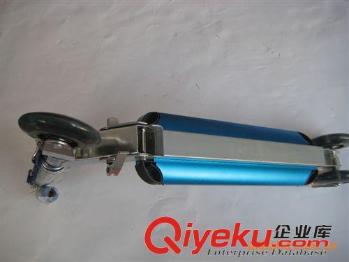 滑板車 【廠家直銷】供應(yīng)加重酷動一族604三輪鋁合金PU閃光滑板車原始圖片2