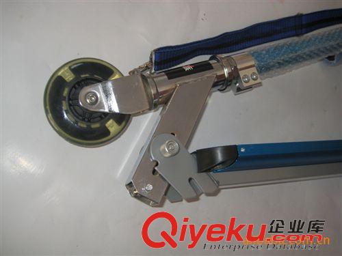 滑板車 【廠家直銷】供應(yīng)加重酷動一族604三輪鋁合金PU閃光滑板車原始圖片3