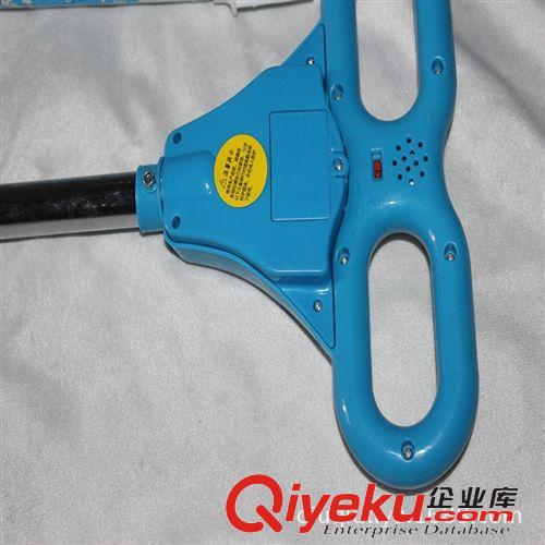 滑板車(chē) 新款熱銷(xiāo)！音樂(lè)四輪蛙式滑板車(chē) PU閃光四輪蛙式車(chē)批發(fā)原始圖片3