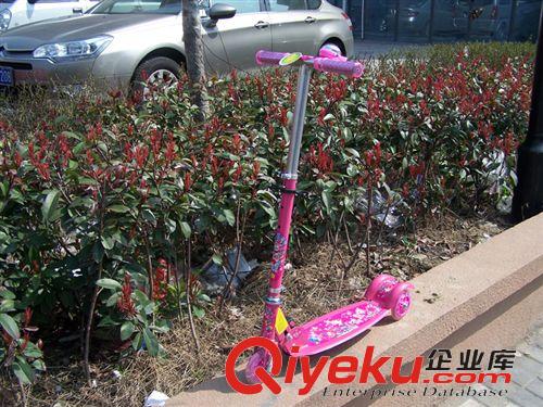 滑板車；童車 zp尤美特瑞士滑板車 三輪踏板車閃光輪