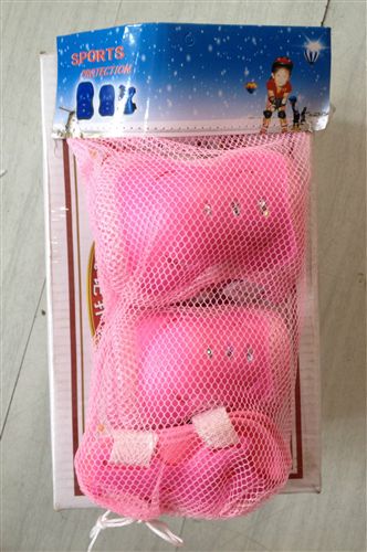 輪滑護(hù)具 、頭盔 【火拼】輪滑鞋旱冰鞋護(hù)具 溜冰鞋護(hù)具 地雷護(hù)具 六件套 廠家直銷