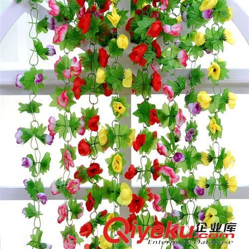 仿真花條，花鏈 仿真花小玫瑰花藤條長條蔓藤絹花小花條道裝飾假花加密1.8米