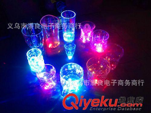 杯子 新款創意感應閃光杯花瓶杯LED發光酒杯聚會酒吧KTV夜場啤酒杯熱賣原始圖片3